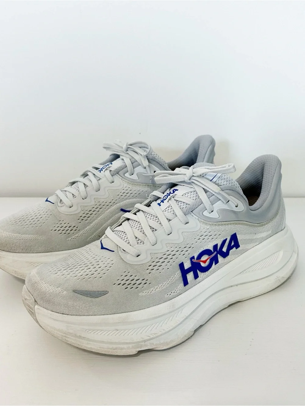 Hoka Bondi 9 Sneakers gray and blue